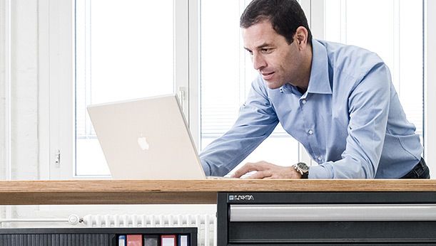 Werkbänke und Arbeitstische